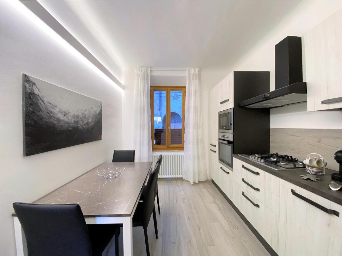 Apartamento Casa Stella- A Due Passi Dal Corso Di Siena Exterior foto